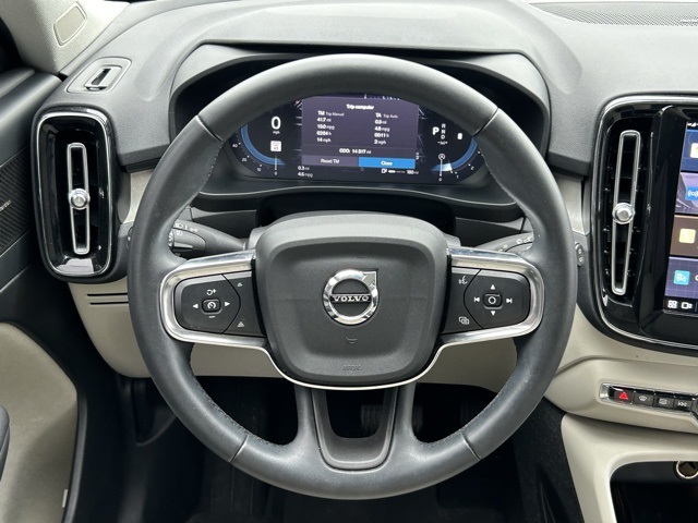 2024 Volvo XC40 Plus photo 9