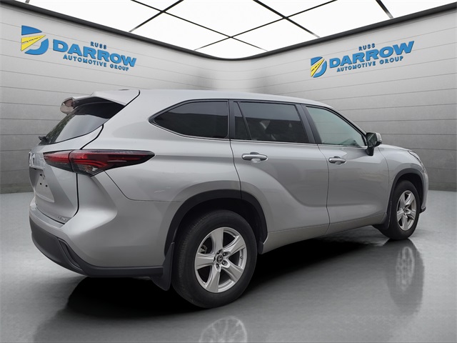 2024 Toyota Highlander LE photo 4