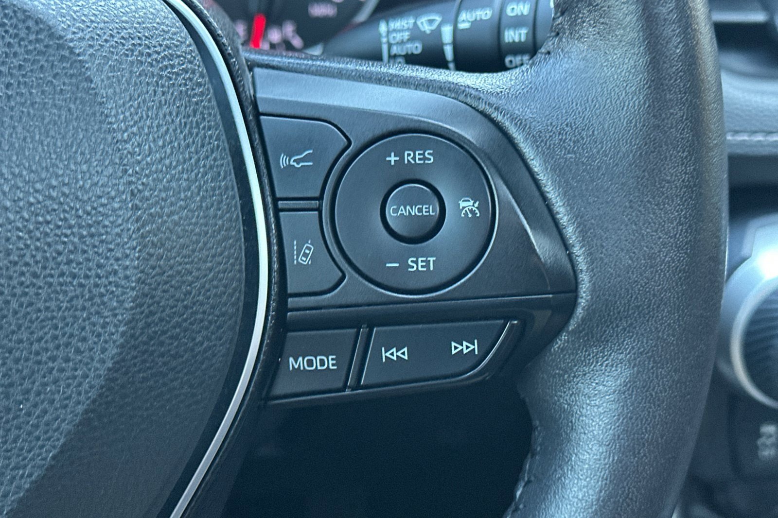 2022 Toyota RAV4 XLE photo 29