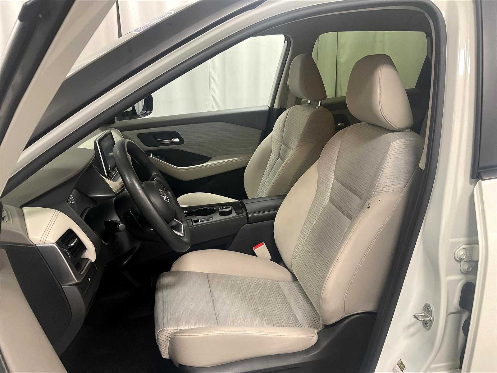 2023 Nissan Rogue SV photo 10