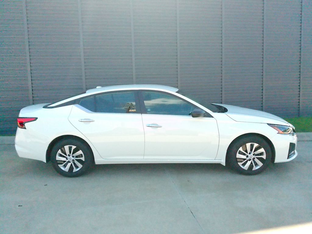 2025 Nissan Altima 2.5 S photo 2