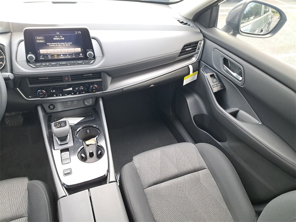 2026 Nissan Rogue SV photo 17