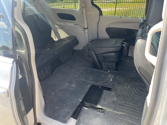 2020 Chrysler Pacifica Touring L photo 17