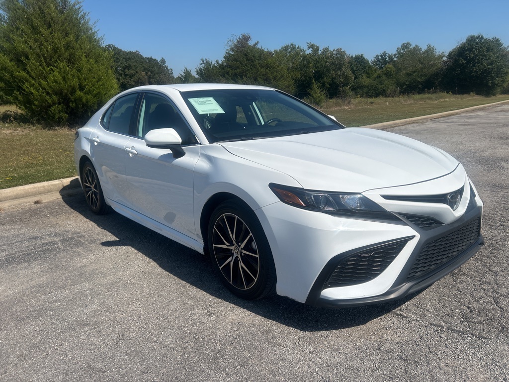 2024 Toyota Camry SE photo 3