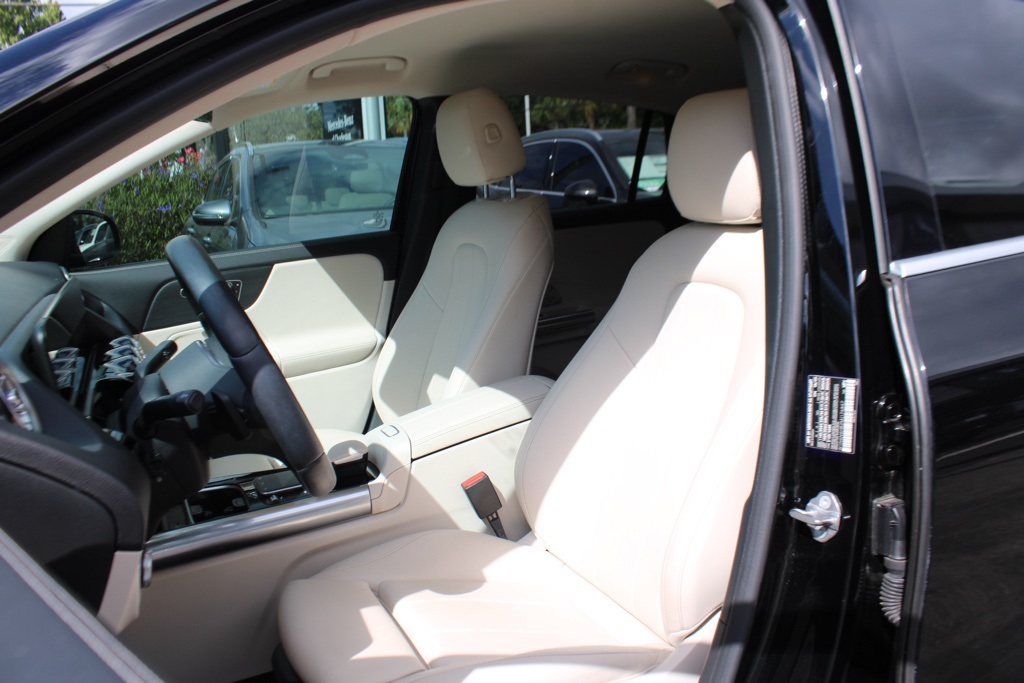 2021 Mercedes Benz GLA 250 4MATIC photo 2