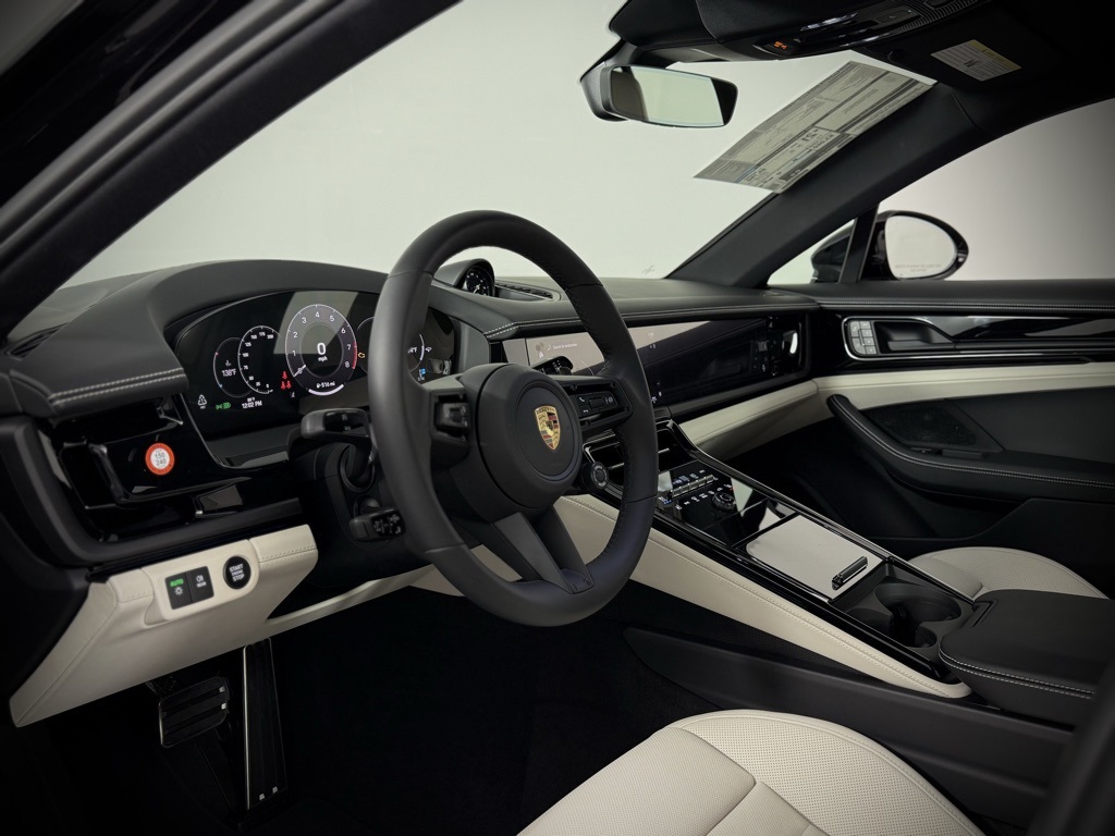 2025 Porsche Panamera 4 photo 4