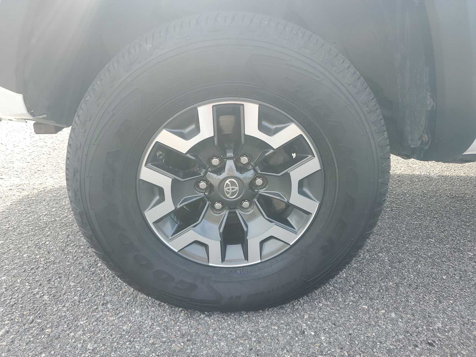 2017 Toyota Tacoma SR5 photo 10