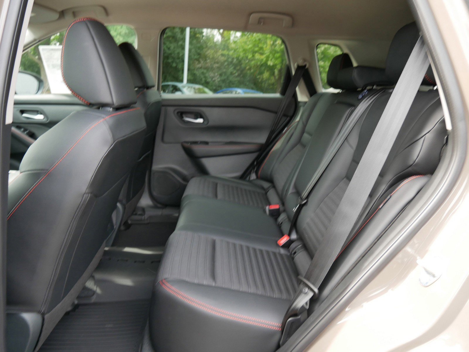 2026 Nissan Rogue SV photo 4
