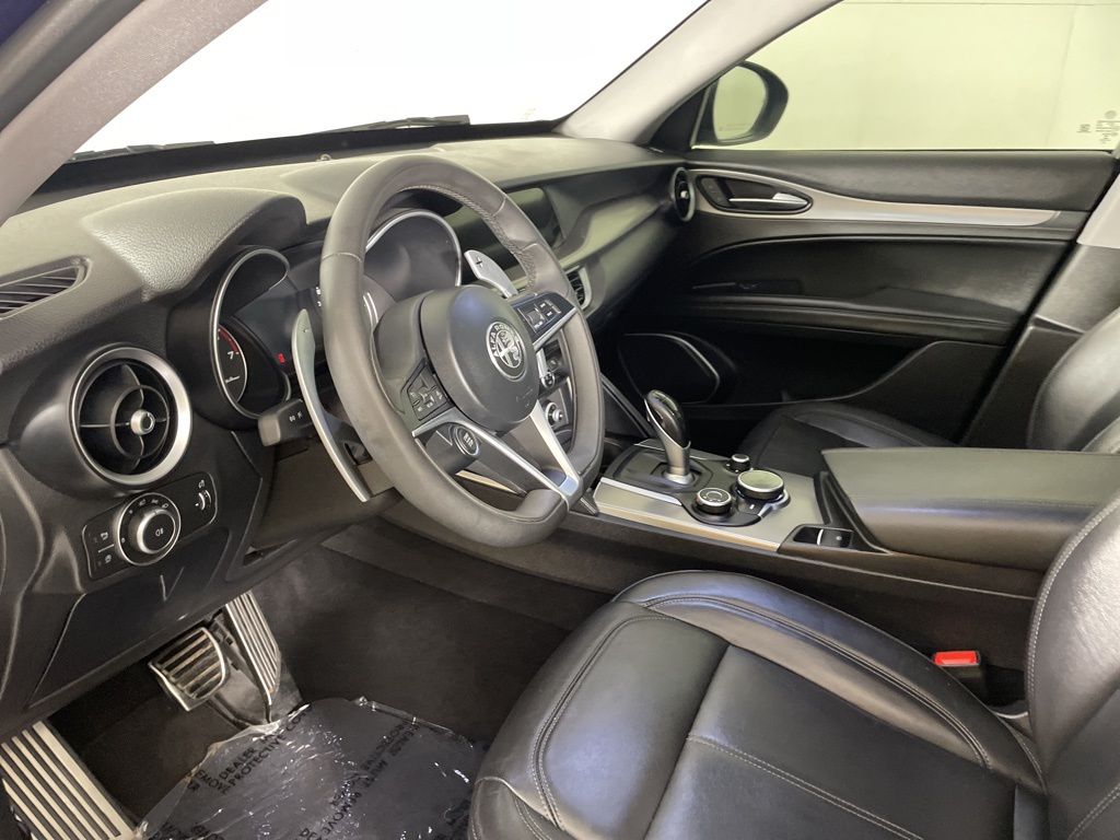 2018 Alfa Romeo Stelvio Base photo 20
