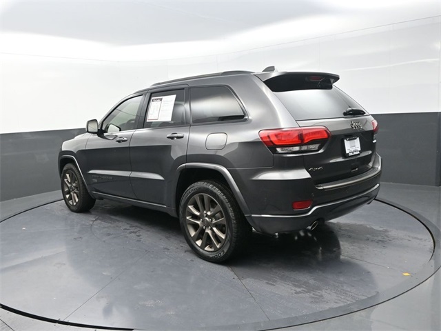 2017 Jeep Grand Cherokee Limited Anniversary Edition photo 3