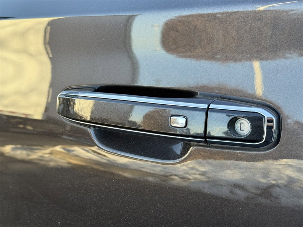 2018 GMC YUKON XL - Image 12