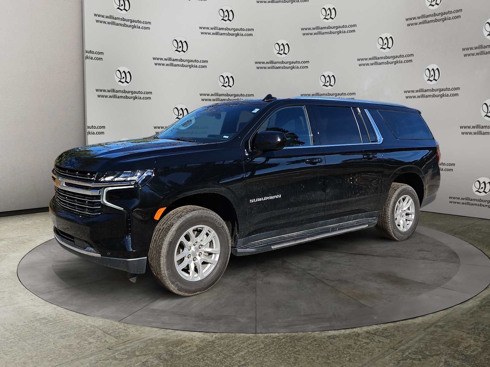 2024 Chevrolet Suburban LT's photo