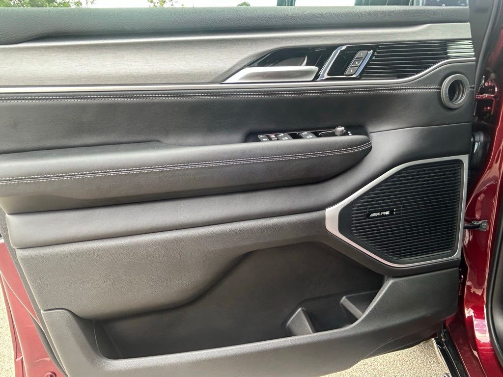 2025 Jeep Wagoneer Series II Carbide photo 26