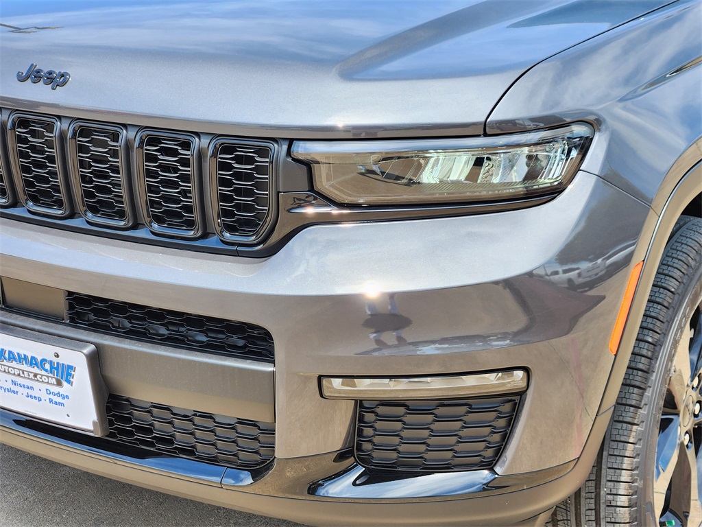 2025 Jeep Grand Cherokee Limited photo 2