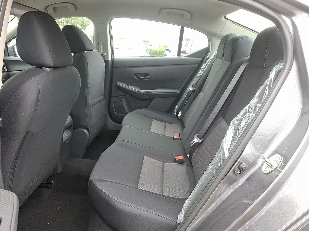 2025 Nissan Sentra SV photo 4