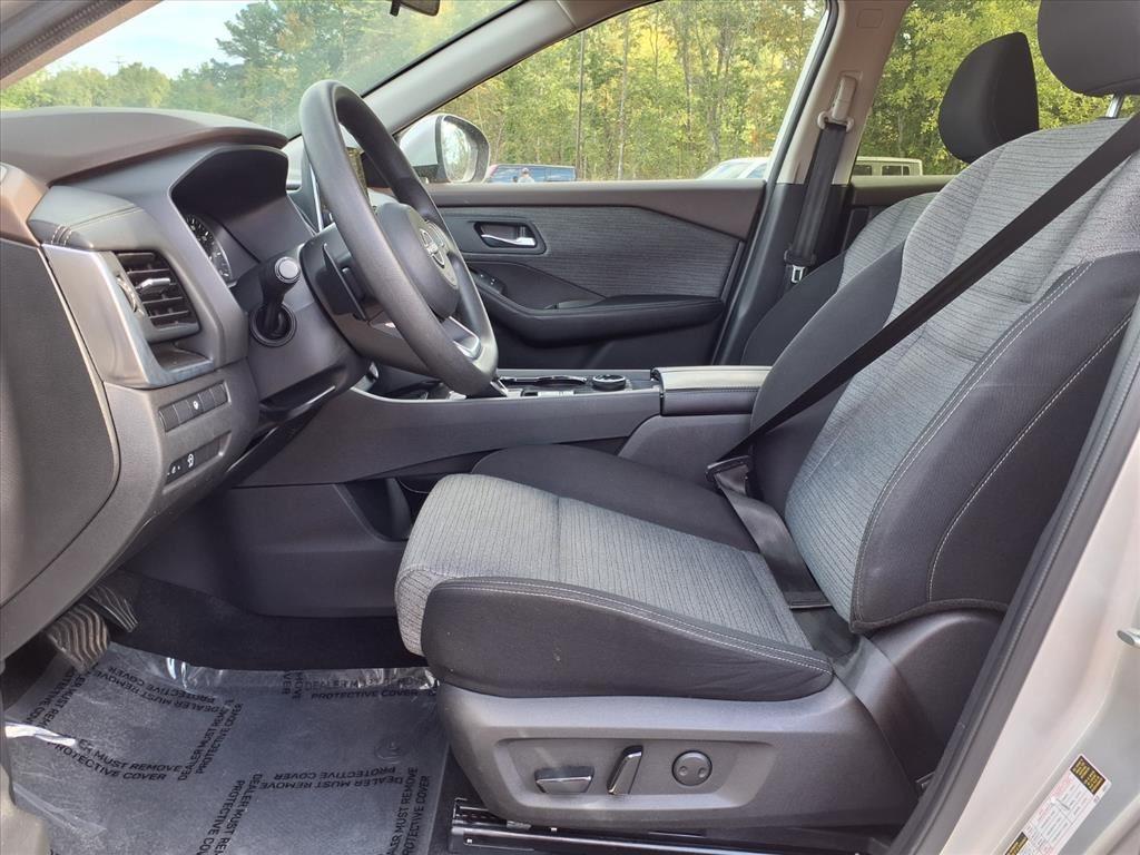 2023 Nissan Rogue SV photo 3