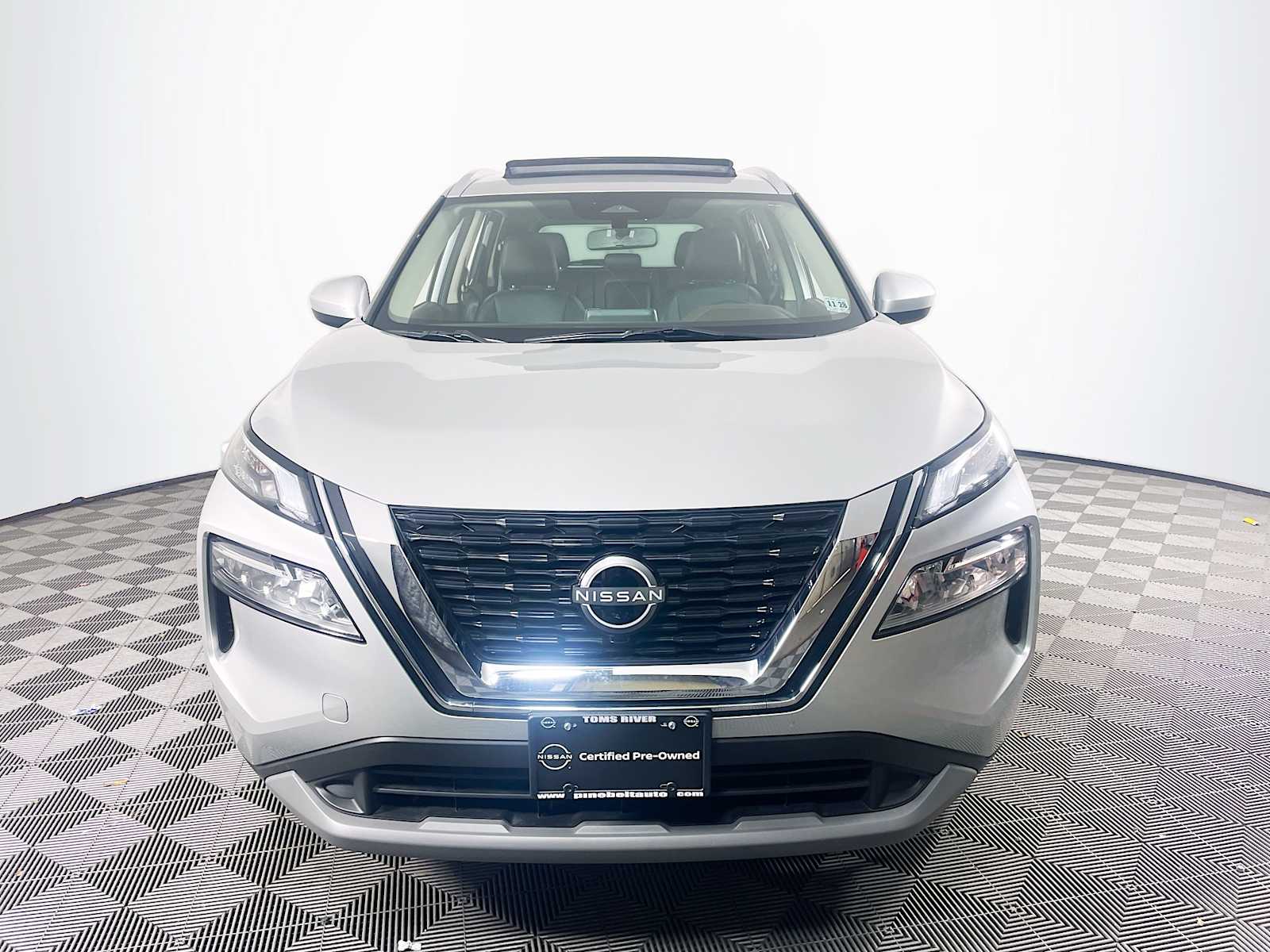 2023 Nissan Rogue SV photo 2