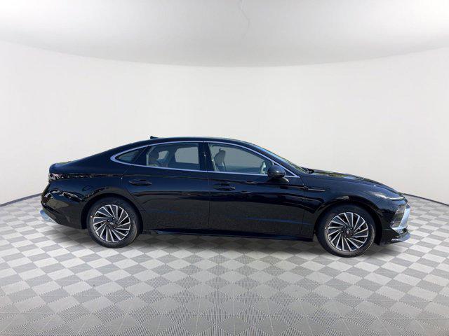 2025 Hyundai Sonata Limited photo 4