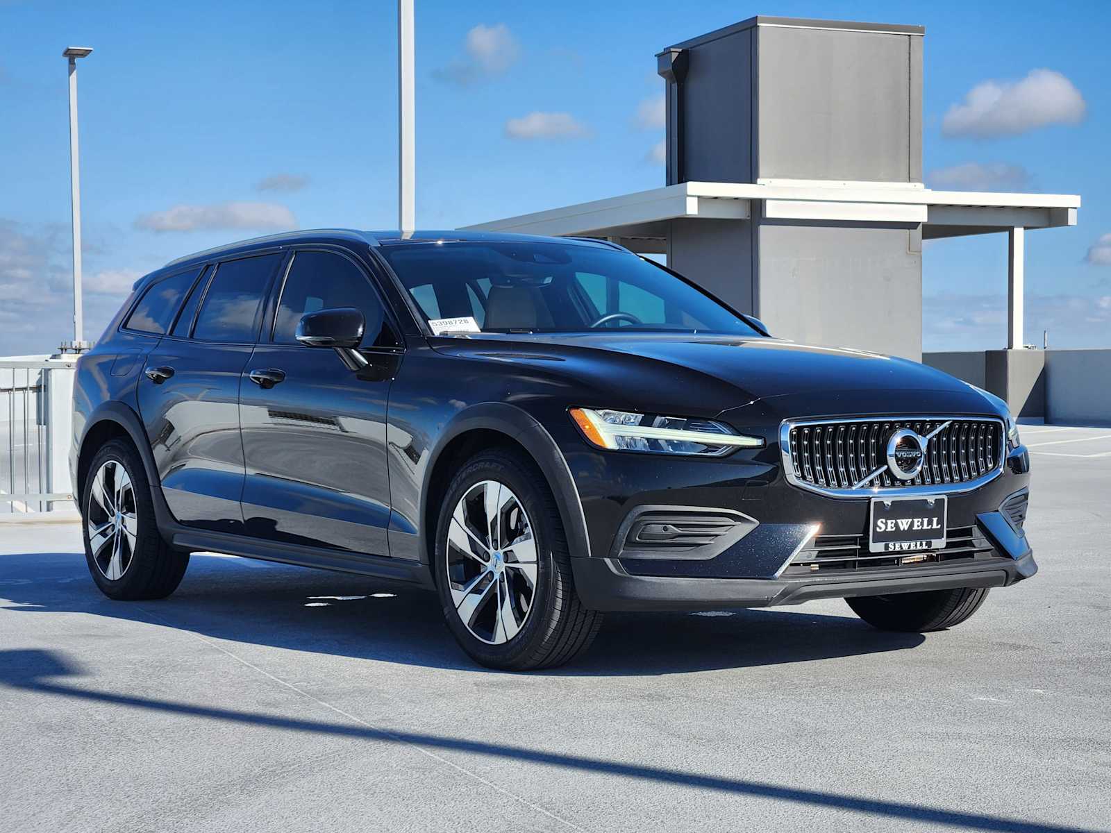 2020 Volvo V60 Cross Country photo 2