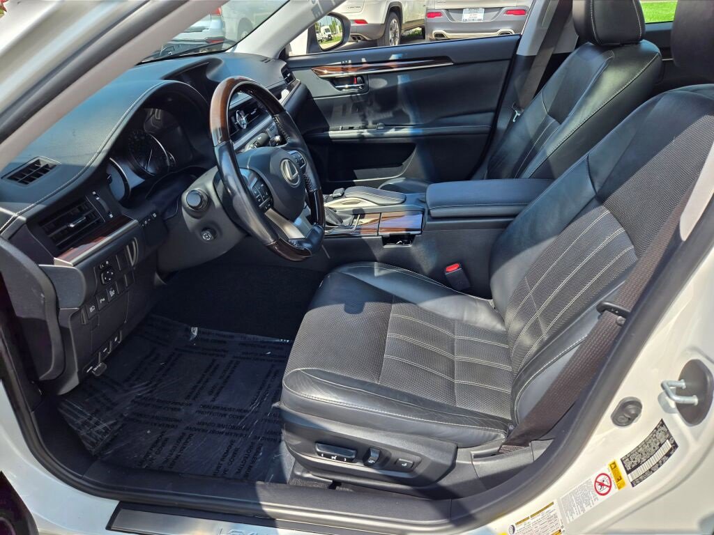2016 Lexus ES 350 photo 17