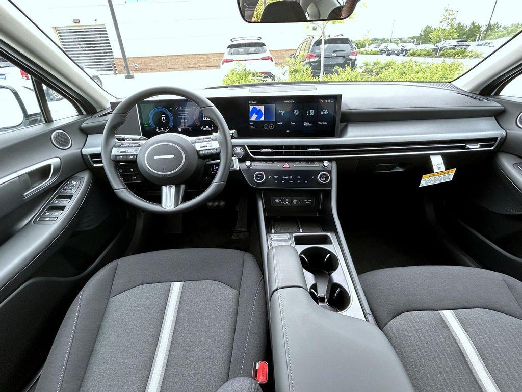 2025 Hyundai Sonata Hybrid SEL photo 12
