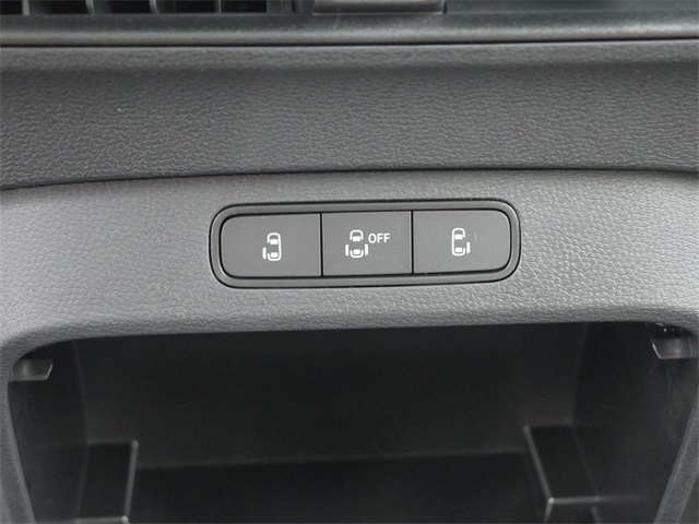 2025 Volkswagen ID. Buzz Pro Plus photo 3