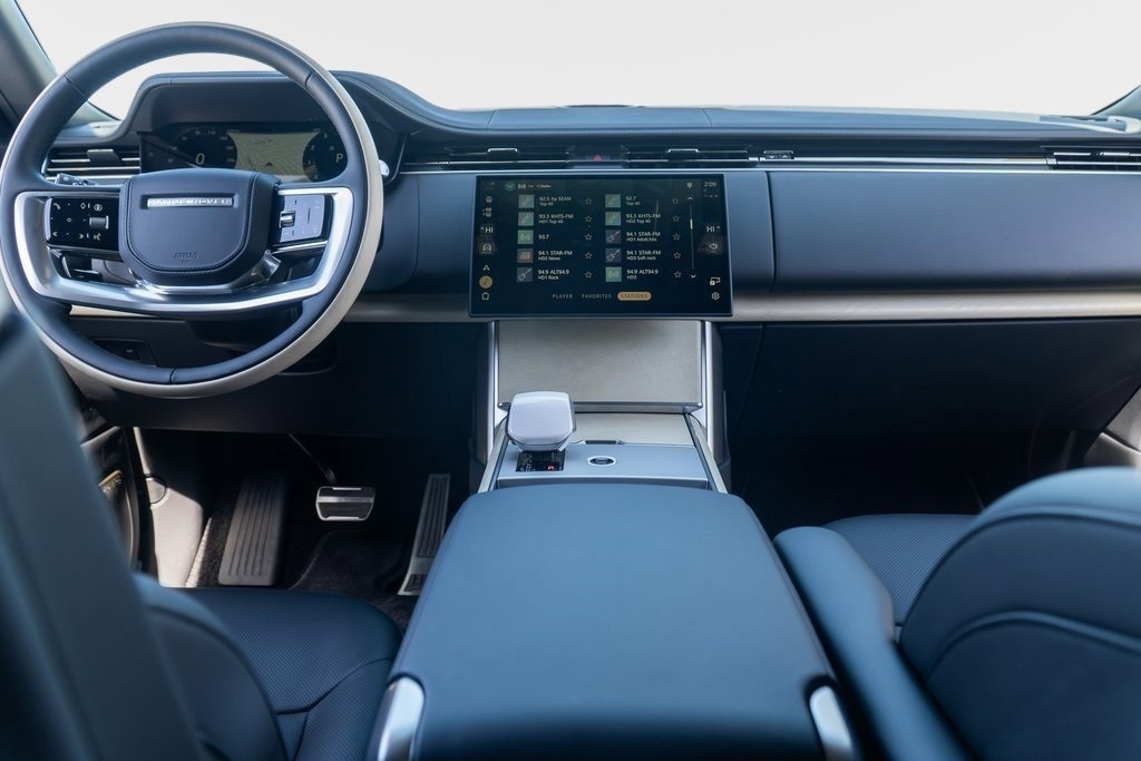 2025 Land Rover Range Rover SV photo 15