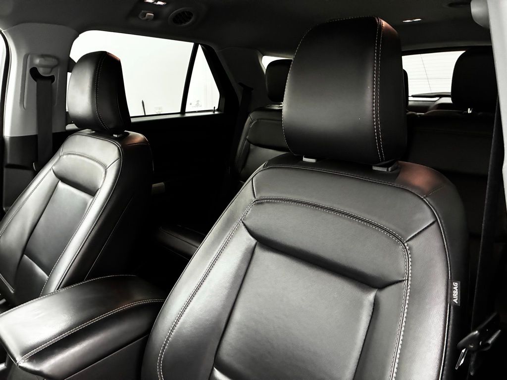 2023 Ford Explorer XLT photo 23