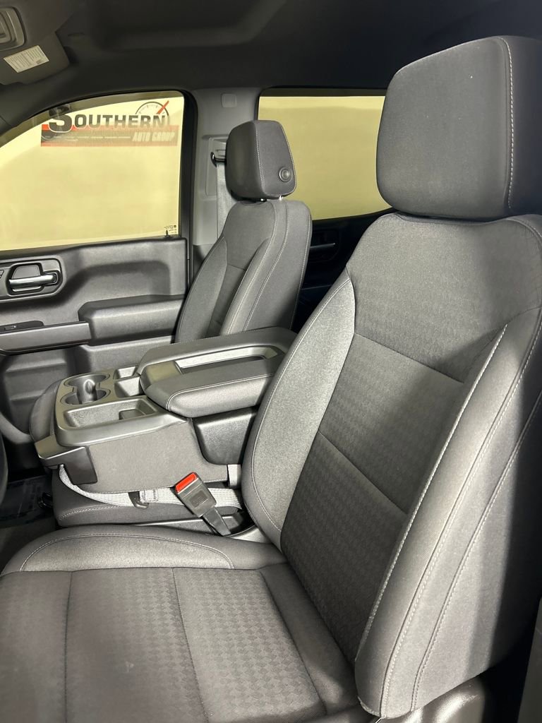 2024 Chevrolet Silverado 1500 Custom photo 16