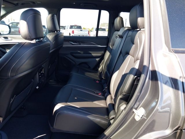 2025 Jeep Grand Cherokee Limited photo 6
