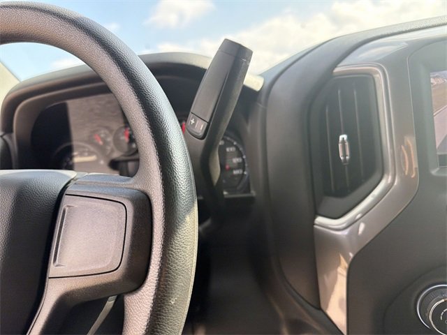 2025 Chevrolet Silverado 1500 Custom photo 2