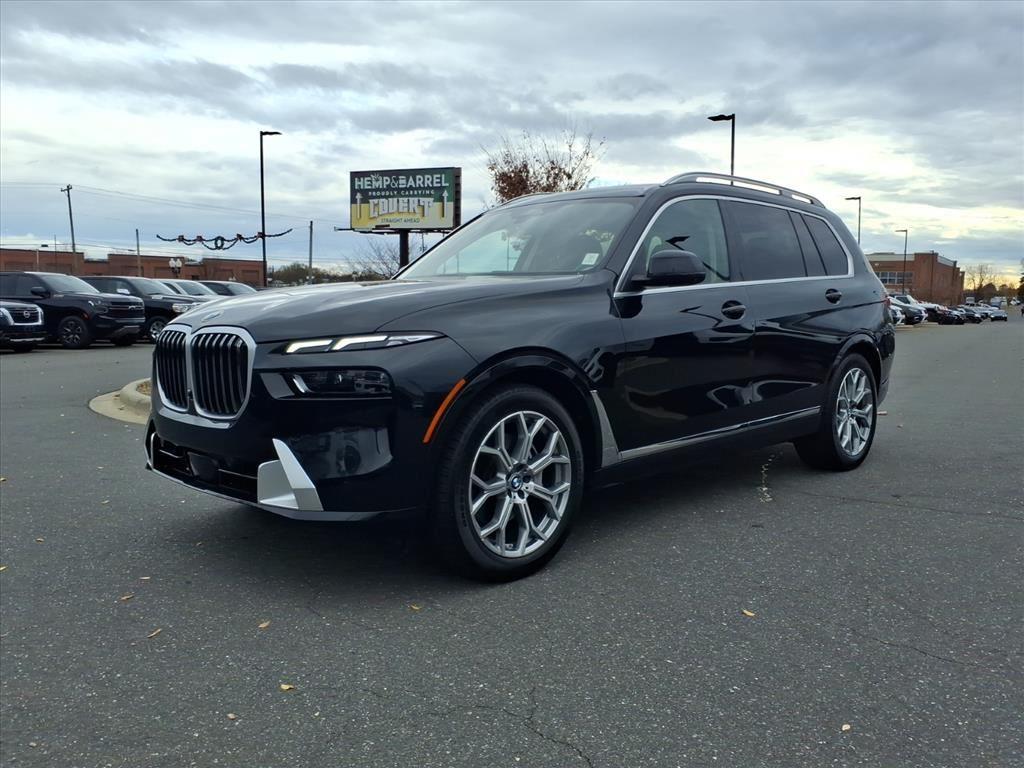 2025 BMW X7 40i's photo