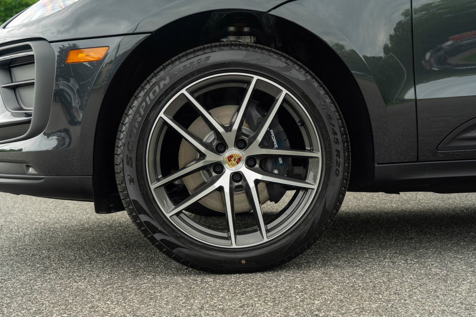 2025 Porsche Macan Base photo 10