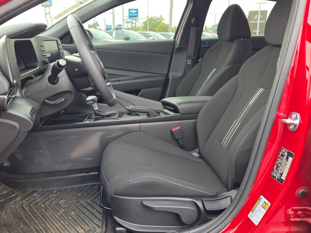 2025 Hyundai Elantra SEL Sport photo 19