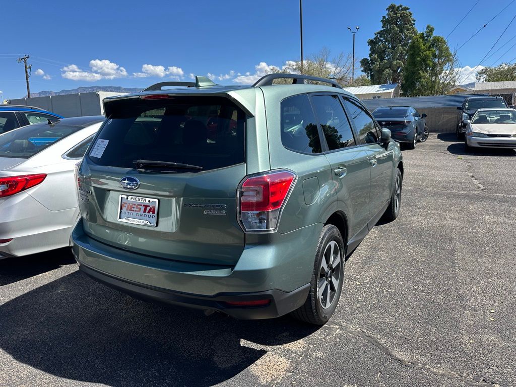 2017 Subaru Forester 2.5i Premium photo 3