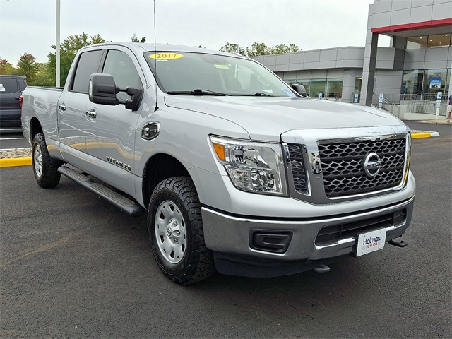 2017 Nissan Titan SV photo 2