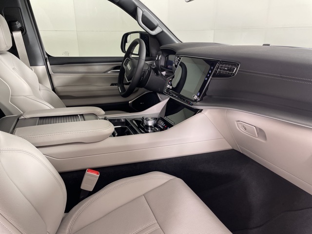 2025 Jeep Wagoneer Series III photo 12