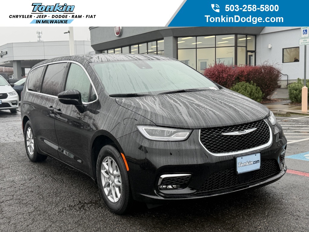 2026 Chrysler Pacifica Select's photo