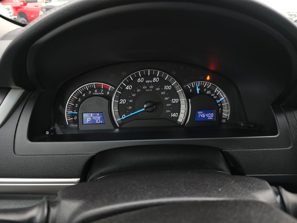 2014 Toyota Camry SE photo 17