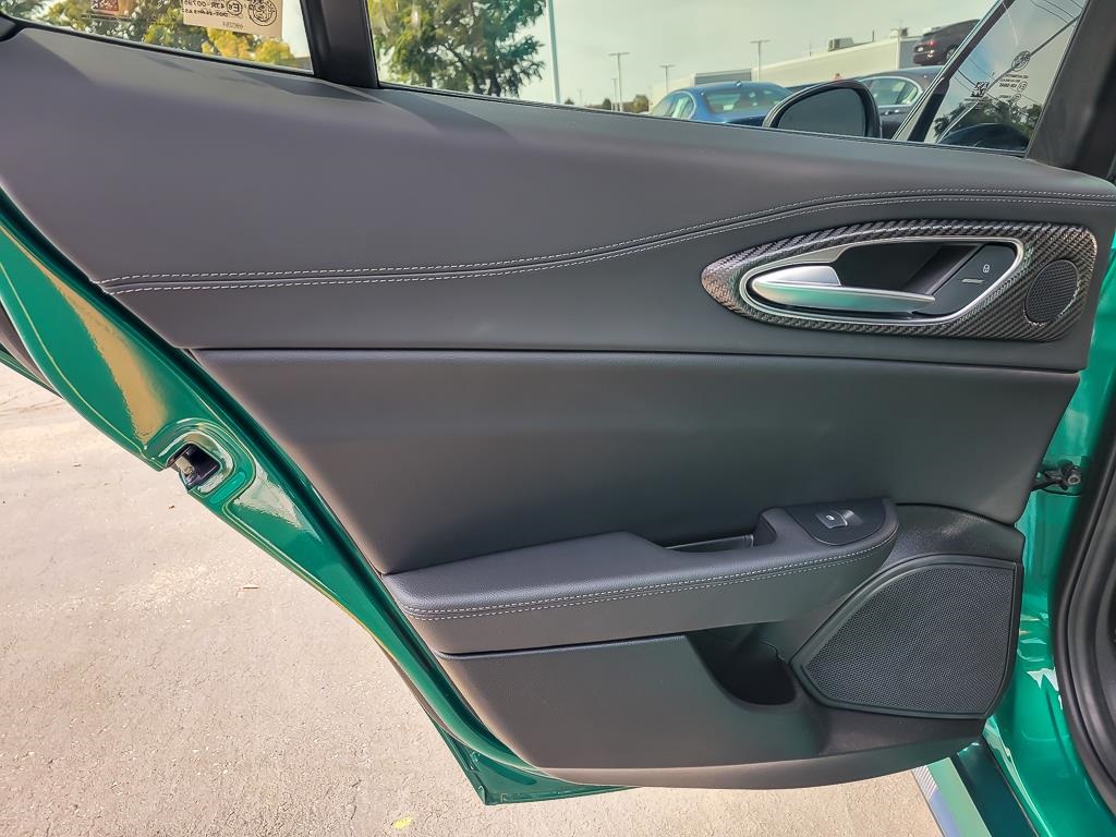 2024 Alfa Romeo Giulia Quadrifoglio photo 17