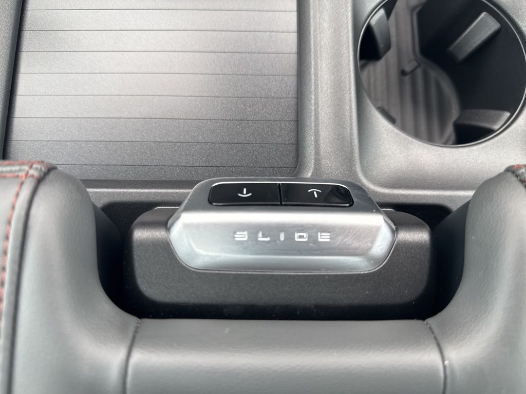 2025 Ford Expedition photo 35
