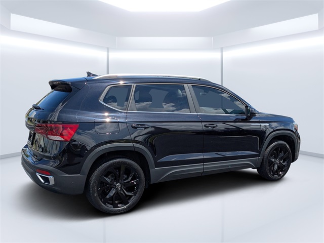 2023 Volkswagen Taos SE photo 2