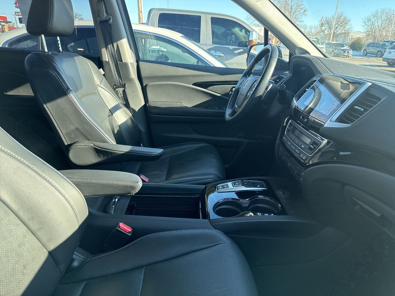 2017 Honda Pilot Elite photo 3