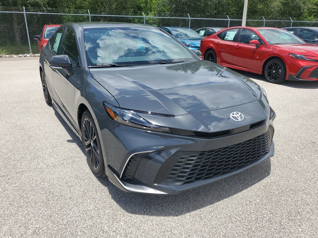 2025 Toyota Camry SE photo 3