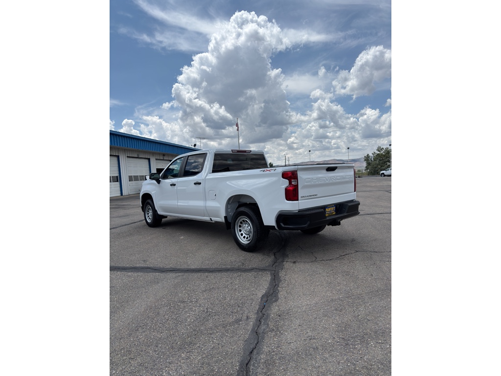 2025 Chevrolet Silverado 1500 photo 2