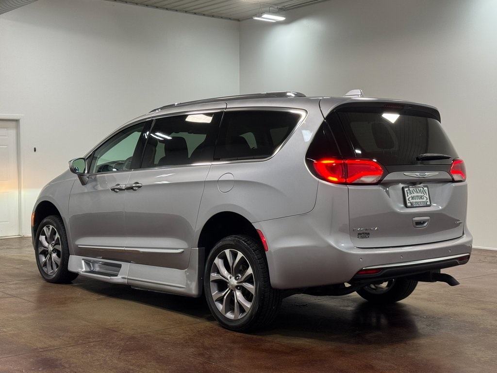 2018 Chrysler Pacifica Limited photo 30