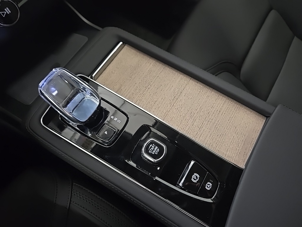2026 Volvo XC90 Plus photo 12