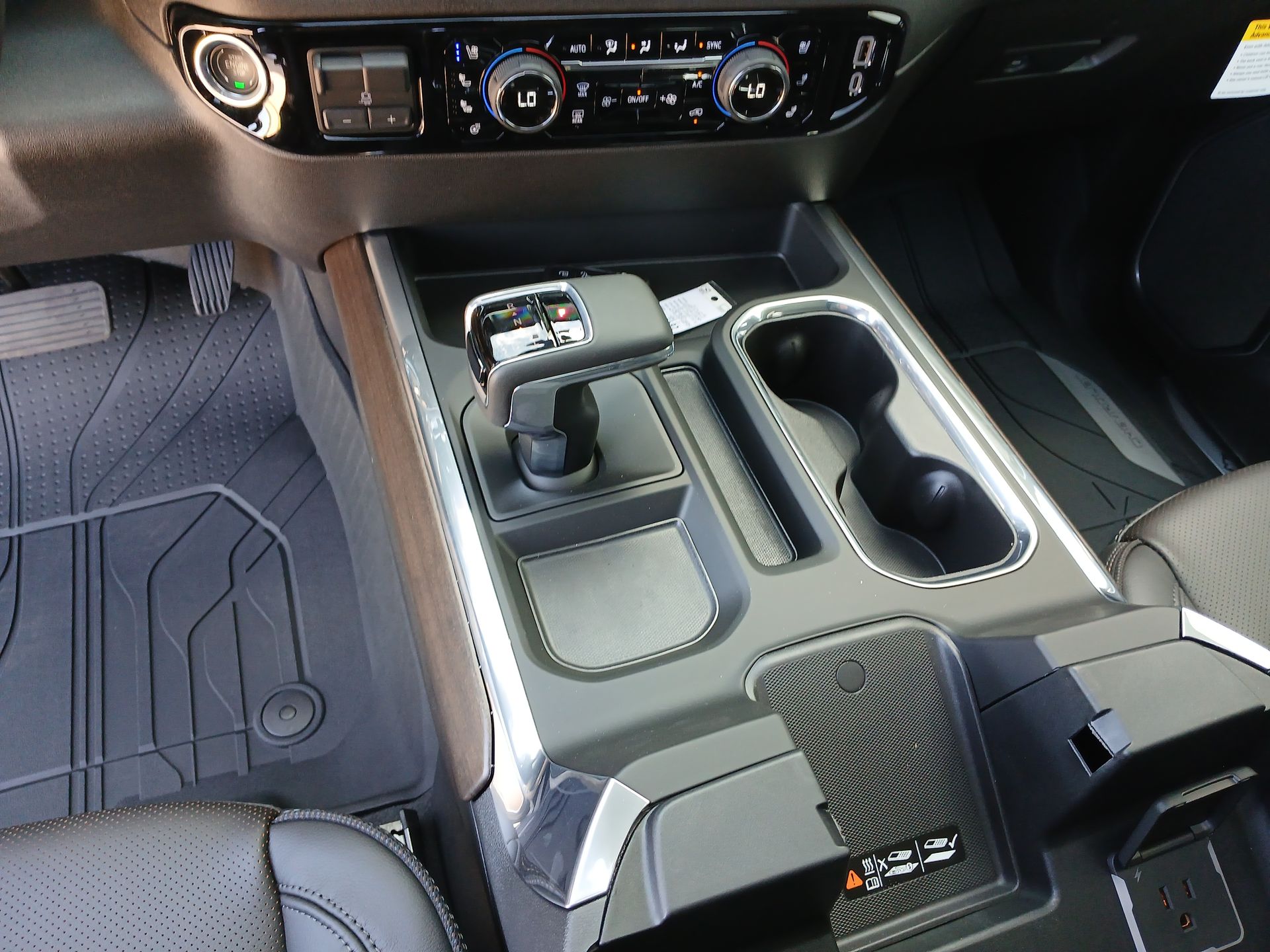 2025 Chevrolet Silverado High Country photo 16