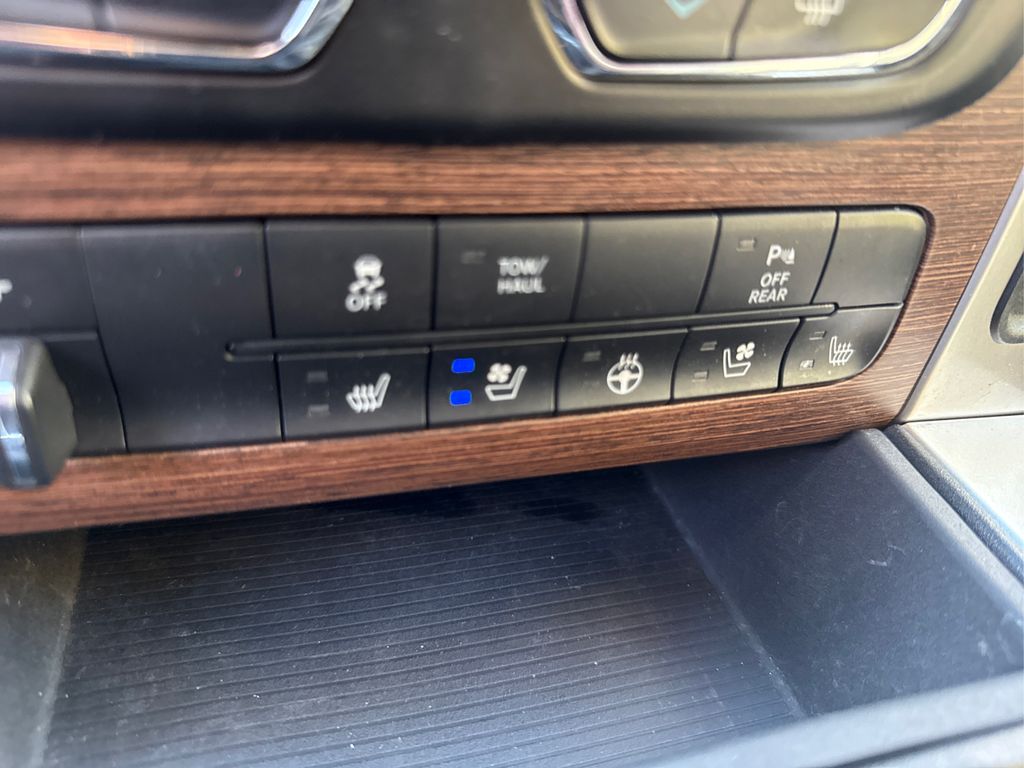 2016 Ram 1500 Laramie photo 34
