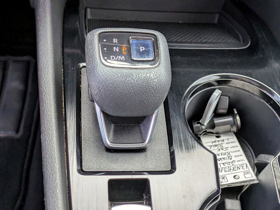 2021 Nissan Rogue SV photo 22